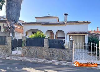 Casa  Los almendros. Chalet en calle los almendros, fuente de piedra