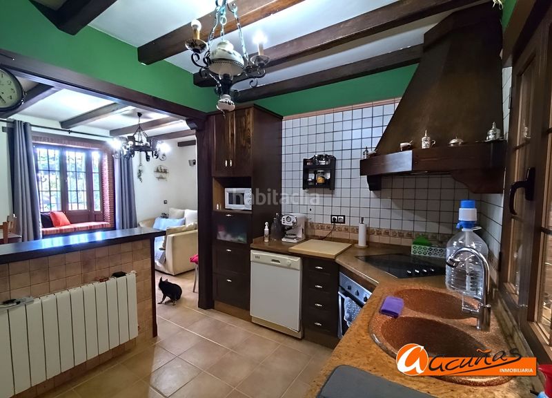 Foto 0e3e88e5-be9b-40f9-b205-0dc26cb8bf77. Casa amb aparcament a Alameda