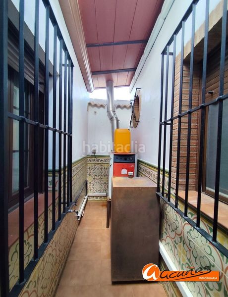 Foto 7f8f649a-7cba-41b4-9015-e2b060990705. Casa amb aparcament a Alameda
