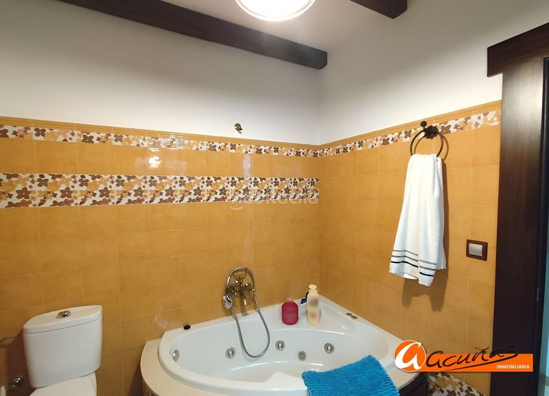 Foto c58072ab-76f3-4d5d-8228-40e4e74854dd. Casa amb aparcament a Alameda
