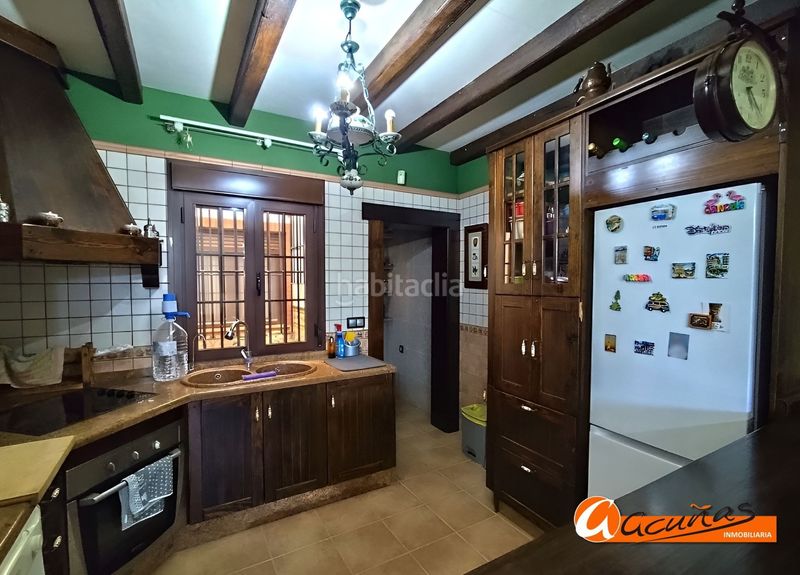 Foto cf5c1bdb-45e5-48e9-8564-df7febf660bf. Casa amb aparcament a Alameda