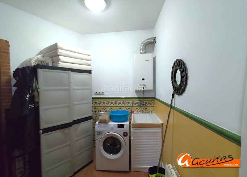 Foto f51dca94-814b-40b3-95ab-edac168f6c95. Casa amb aparcament a Alameda