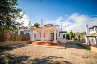 Casa  Hinojo. Amplia casa pareada a estrenar