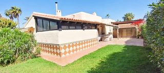 Casa  Europa. Chalet en puerto rey a 200m de la playa