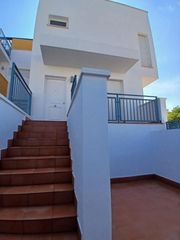 Alquiler Piso  La bolaga. Apartamento muy luminoso con espacio exterior