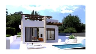 Casa  Calle islas canarias. Chalet con piscina en la playa