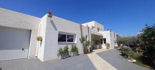 Casa  La algarrobina. Chalet de diseño moderno y acabados de alta calidad