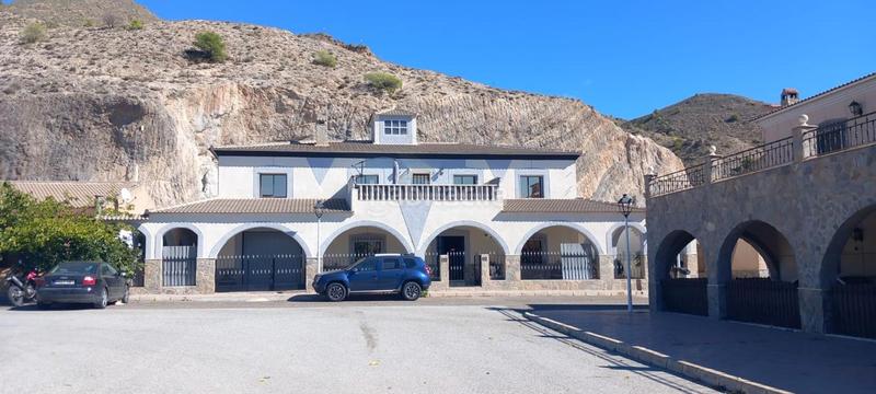 Foto 284f7bb3-d2a1-4665-b2c9-f4815cf6b739. Casa con parcheggio in Somontín