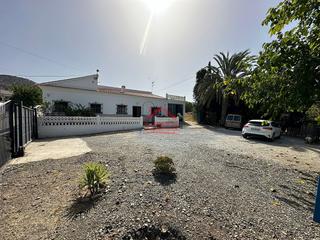 Casa a Alcaucín. Casa con terreno en el puente don manuel