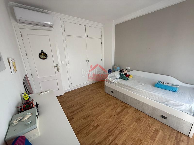 Foto 5147e952-2476-4683-8e13-9e5d6d143655. Casa  junto al paseo marítimo en Centro Torre del Mar