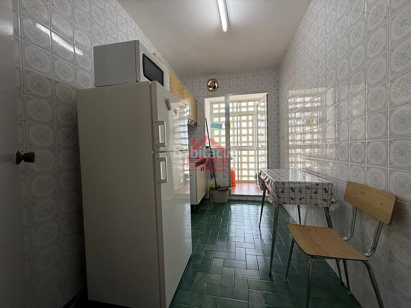 Foto cf7fffe0-c489-4ff0-950f-7d6824333470. Piccolo appartamento con parcheggio piscina in Centro Torre del Mar