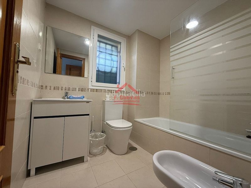 Foto eaeee5eb-9c41-421e-9d3d-8f3b99b3226a. Apartament amb calefacció piscina a El Limonar Vélez - Málaga