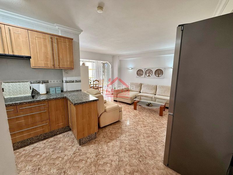 Foto f225de9b-55ad-45ea-b620-878fc2ad8205. Apartament amb calefacció piscina a Centro Torre del Mar