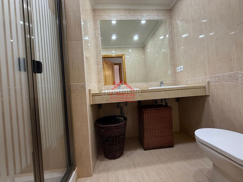 Foto 00aedb54-6972-47a7-942a-89f411115ca8. Planta baixa a Centro Torre del Mar