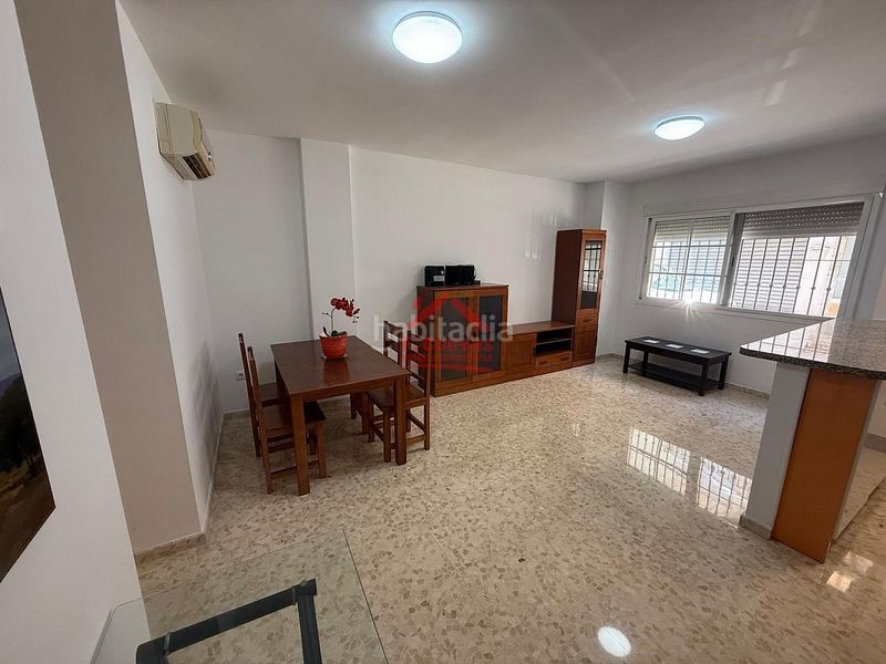 Foto a72c7704-cc32-41ad-8449-2d670cf6ccde. Planta baixa a Centro Torre del Mar