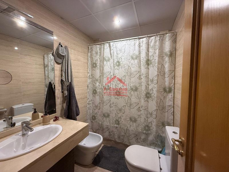 Foto 0a58e32c-93f5-4950-96a0-5e39f9e197a8. Apartament amb aparcament a Centro Torre del Mar