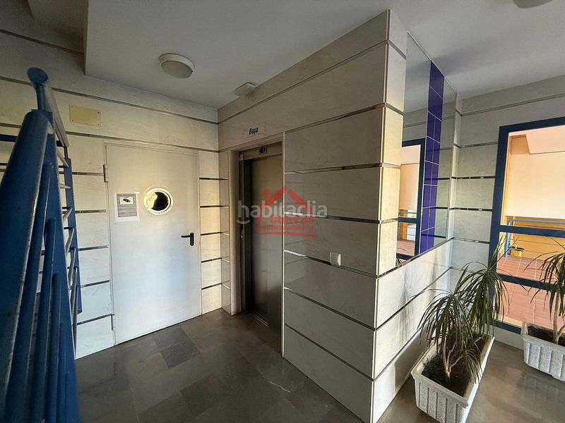 Foto a2dea7c3-a1e3-400b-8f66-7dc72ba53154. Apartament amb aparcament a Centro Torre del Mar