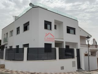 Maison jumelée à Almayate Bajo. Pareado a estreno en almayate