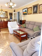 Apartament a Centro. Luminoso piso de 4 dormitorios con terraza y piscina