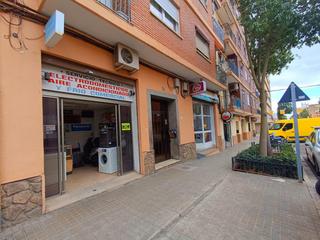 Local Comercial a El Mercado. Presentamos este excepcional local comercial en la zona de el me