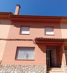 Casa adossada a Talayuelas. Si buscas un hogar espacioso, bien conservado y rodeado de natur