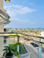 Appartement à Av. del mar  101. Piso de lujo en venta en primera línea de playa