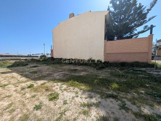Terreny residencial a Calle la razón, 46, adra, spain. Terreno urbano en primera línea de playa en adra, almería