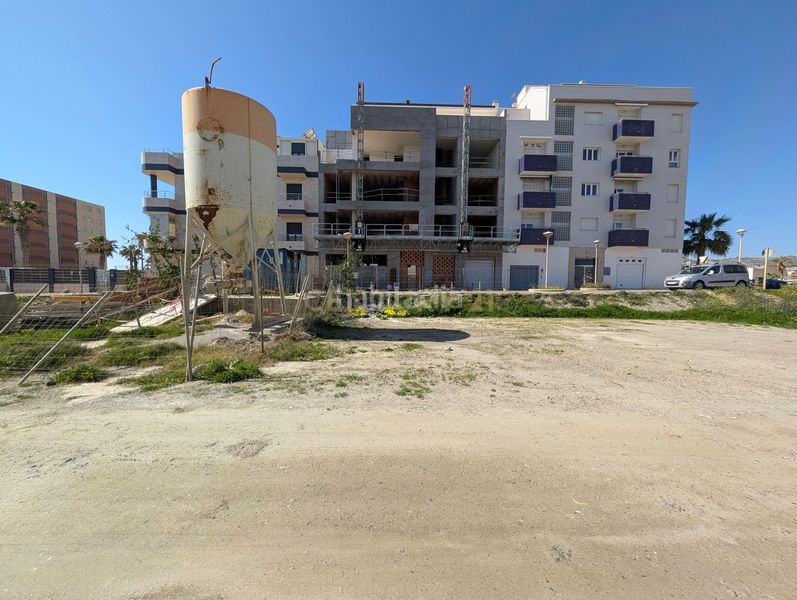 Foto a01a0dd1-c1f6-4f2b-a2ea-2489c7e65a4a. Terreny residencial a Adra