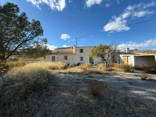 Casa en Br ramb-bancalejovelez-rubio (almería). Cortijo a reformar  terreno con agua