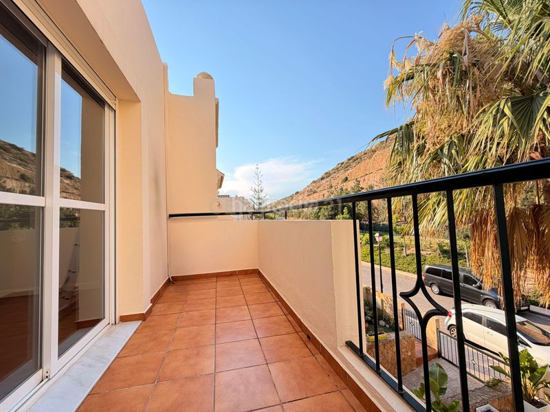 Foto a13a51c8-cfb2-4ba6-90b7-cf3f07d56b5c. Casa adossada amb aparcament piscina a Almerimar Ejido (El)