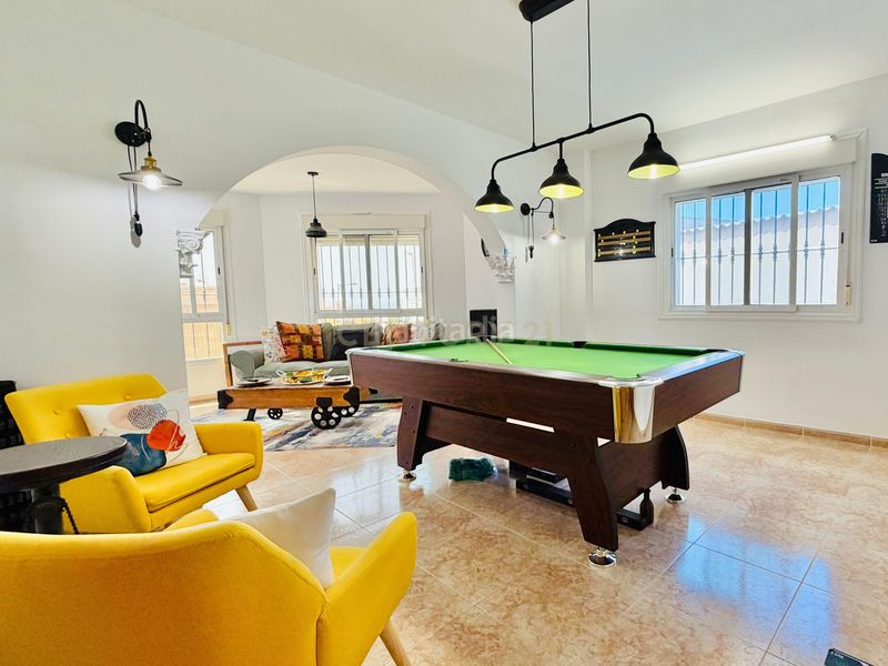 Foto 405a94f8-67e1-4785-a60e-0c886e6c240a. Casa amb piscina a Adra