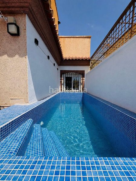 Foto 629c4b77-a7f9-4f93-87fc-49c05974c50d. Casa amb piscina a Adra