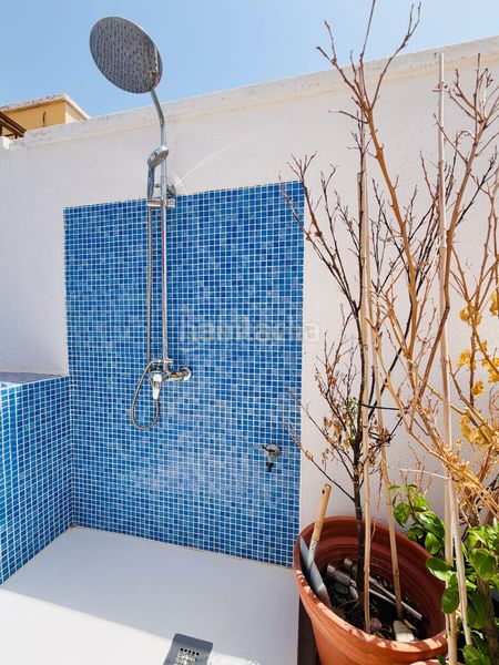 Foto a40a0445-b6cc-4c81-aa39-ad6b95fd1102. Casa amb piscina a Adra