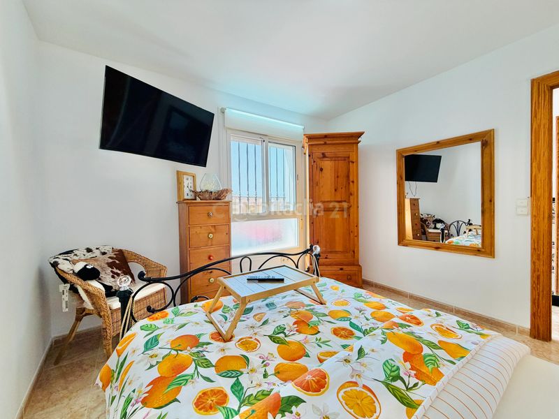 Foto f1e4e3b4-aa6c-47e7-afd1-7a18624537f0. Casa amb piscina a Adra
