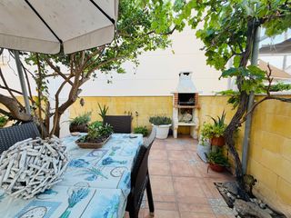 Casa adossada a Almerimar. Chalet adosado en primera línea de playa  urbanización playa pon