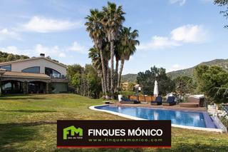 Casa a Teià. Lujosa casa de 1000 m2 en teià con vistas al mar