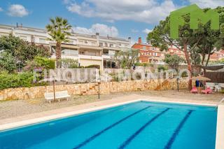 Maison  Carrer de tarragona. Casa con zona comunitaria con piscina