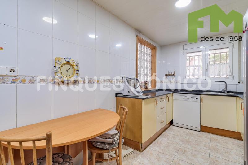 Foto b8de3a8c-3d0f-48fc-8f32-dae94f5631de. Casa con riscaldamento parcheggio in Teià