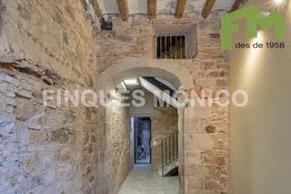 Etagenwohnung  Carrer de jaume giralt. Piso con encanto histrico y vistas espectaculares