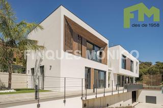 Haus in Teià. Exclusiva propiedad de diseño contemporáneo con vistas panorámic