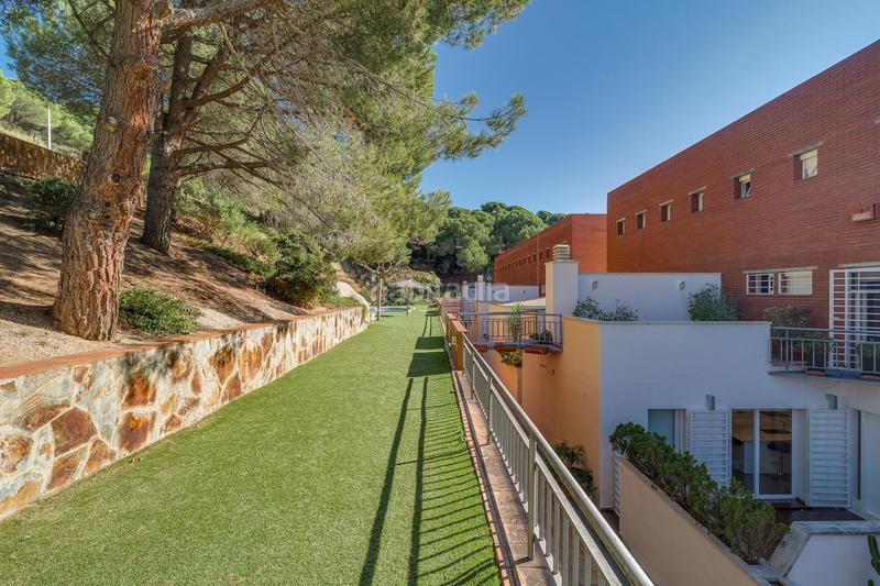 Foto 34f21db6-1e9e-49e4-bd81-e353747041b4. Reihenhaus mit heizung pool in Teià