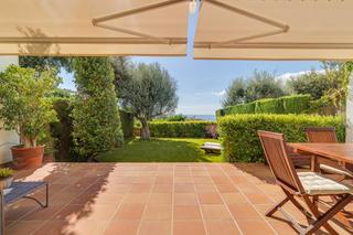 Casa adossada a Teià. Elegancia y luminosidad con vistas al mar