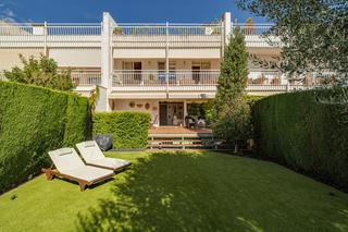Maison jumelée à Teià. Elegancia y luminosidad con vistas al mar
