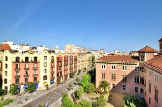 Etagenwohnung  Carrer del consell de cent. Piso de 4 habitaciones con balcon, para reformar