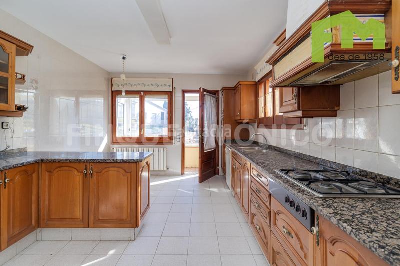 Foto 82265433-b2d6-4ad2-a3dd-16200d4fe51e. Casale con riscaldamento in Teià