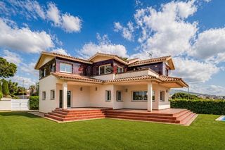 Haus in Bellresguard-Can Teixidó. Villa con gran potencial de reforma de alto standing