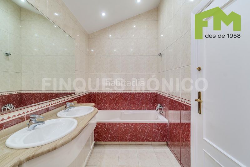 Foto b656dd03-a2c9-4a25-9e80-383dbbb66fa8. Casa amb calefacció aparcament piscina a Bellresguard-Can Teixidó Masnou (El)