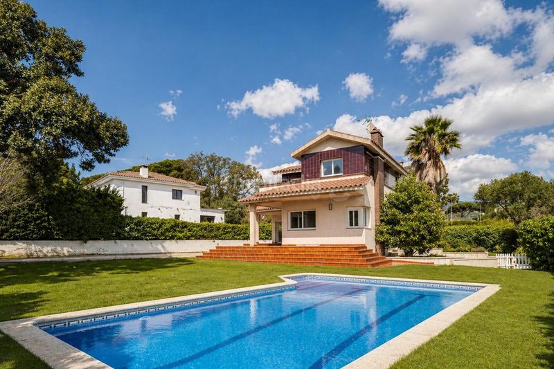 Foto c3de00af-1f10-4dbe-9fce-9862f2394ab5. Casa amb calefacció aparcament piscina a Bellresguard-Can Teixidó Masnou (El)