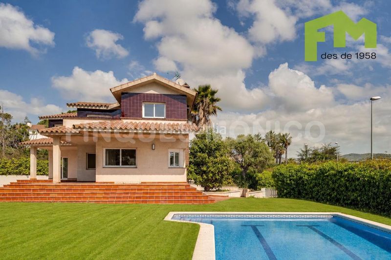 Foto e23970c5-c727-4ef6-9002-ca1aaa112a23. Casa amb calefacció aparcament piscina a Bellresguard-Can Teixidó Masnou (El)