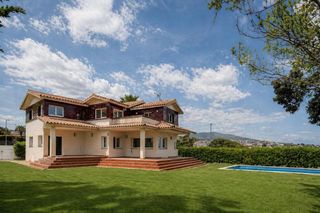 Casa in Bellresguard-Can Teixidó. Villa con gran potencial de reforma de alto standing